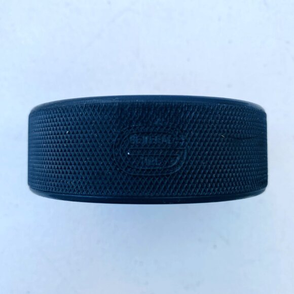 Vintage Chicago Blackhawks NHL Official Game Hockey Puck by General Tire - Picture 3 of 4